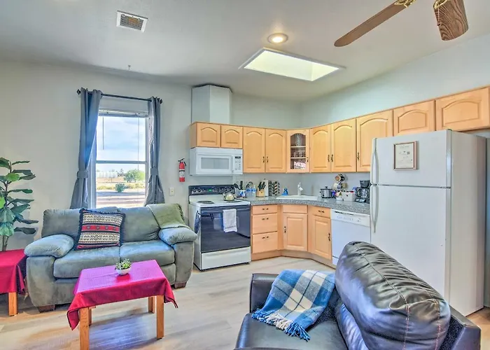 Apartment Rejuvenating Retreat W/ Ideal Location!