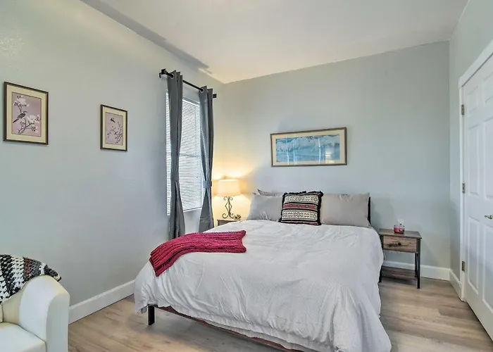 Rejuvenating Retreat W/ Ideal Location! Apartment