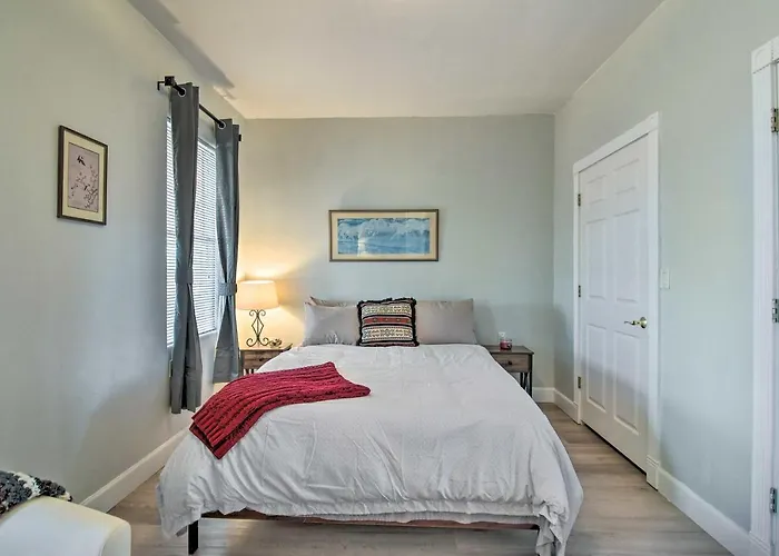 Rejuvenating Retreat W/ Ideal Location! *