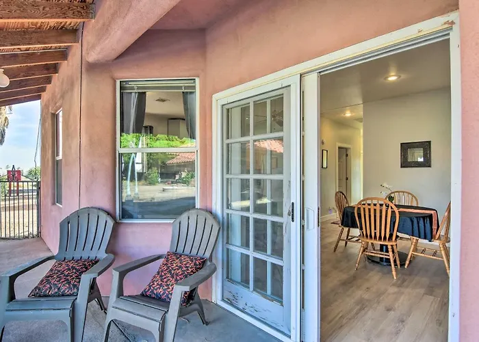 Apartment Rejuvenating Retreat W/ Ideal Location!