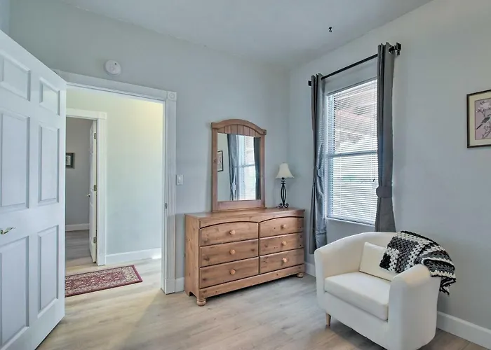Rejuvenating Retreat W/ Ideal Location! Apartment