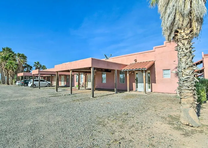 Apartment Rejuvenating Retreat W/ Ideal Location!